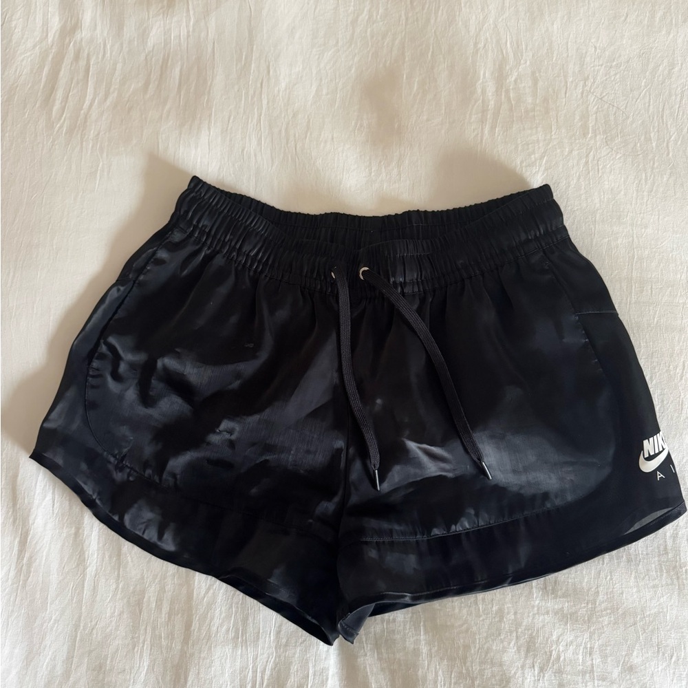 Nike L